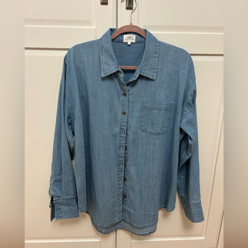 NWOT - Jilly Box One Wednesday Chambray Button Down